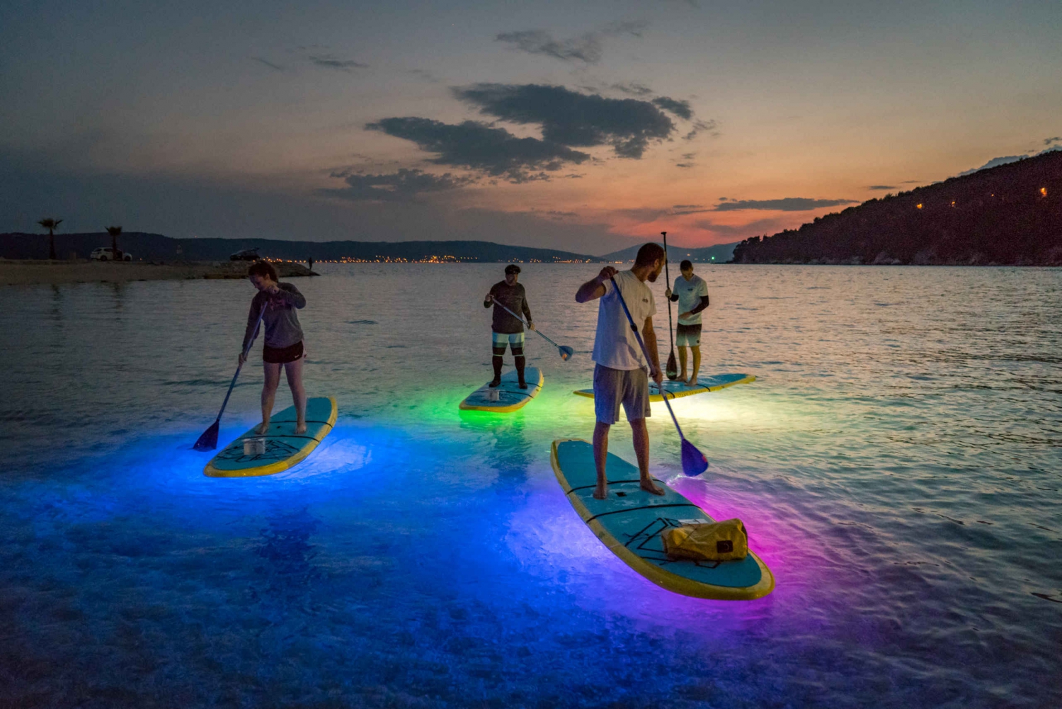 split-stand-up-paddleboard-night-glow-tour-532309